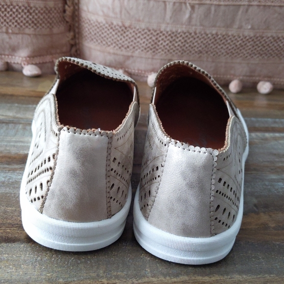 🆕🌿SHIMMER SLIP ON SHOES🌿 - Picture 3 of 9